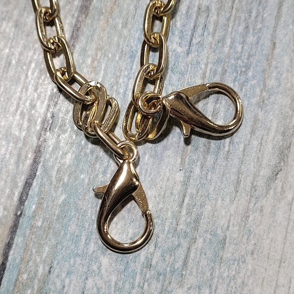 Gold Flower Clutch Bag. - Picture 6 of 10